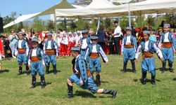 Kahramankazan’da ilkokul öğrencilerinden renkli halk oyunları şöleni