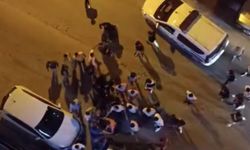 Sokak ortasında taşlı sopalı kavga: Çok sayıda yaralı var