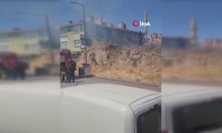 Keçiören’de elektrik direği devrildi: Otluk alan alev alev yandı