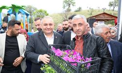 Keçiören’de ücretsiz fide ve çiçek dağıtımı
