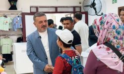 Sincan Belediye Başkanı Ercan çocuklara bayramlık hediye etti