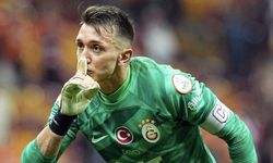 Galatasaray'ın efsane kalecisi Muslera'dan sürpriz imza! Yeni takımı belli oldu