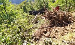 Nallıhan’da freni boşalan itfaiye aracı uçurumdan yuvarlandı
