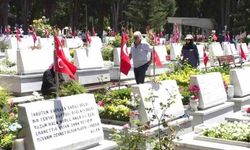 Şehitlikte hüzünlü bayram