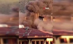 Tarihi semtte çıkan yangında 5 iş yeri zarar gördü