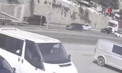 Tır sürücüsü otomobili sürükledi: O anlar kamerada