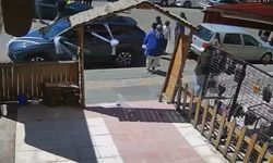Ankara'da karşı yola geçmeye çalışan anne ile çocuğa otomobil çarptı