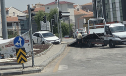 Ankara'da çarpışan araçlar kaldırıma savruldu! Ortalık can pazarına döndü