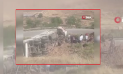 Ankara'da feci kaza! Devrilen kamyon toprak zemine gömüldü