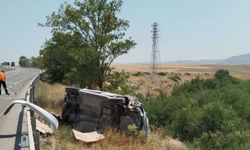 Ankara'da otomobil bariyere çarparak takla attı!