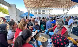 Elmadağ'da aşure günü coşkusu: Kazanlarla dağıtıldı!
