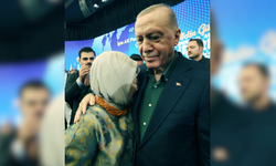 Emine Erdoğan eşinin omzunda gözyaşlarına boğuldu!