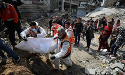 Gazze'de vahşi bombardımanlar devam ediyor