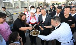 Gurbetçiler, Kapıkule’de halk oyunları ve ikramlarla karşılandı