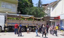 Hayırsever iş insanı, 20 ton karpuzu ücretsiz dağıttırdı