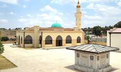 İç savaşta hasar gören Necaşi Türbesi ve Camii yeniden hayat buldu