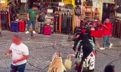 Dört kadın çantaları inceleme bahanesiyle hırsızlık yaptı! O anlar güvenlik kamerasında