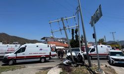 Minibüs ile otomobil çarpıştı: 11 kişi yaralandı