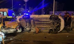 Ticari taksi ile otomobil çarpıştı: 8 kişi yaralandı