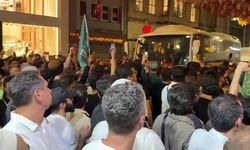 İstanbul'da çok sayıda vatandaş Leman dergisini protesto etti