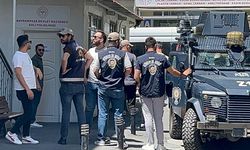 Son Dakika: Leman dergisindeki skandal karikatürle ilgili 4 şüpheli tutuklandı