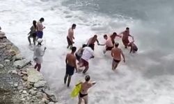 Boğulma tehlikesi geçiren genci vatandaşlar kurtardı
