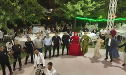 Şehit kızının kınasında duygulandıran an! Polisler yalnız bırakmadı