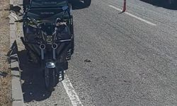 Ankara’da tırın sıkıştırdığı motosiklet devrildi: 3 yaralı