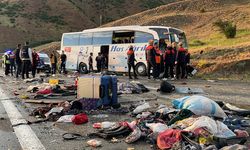 Sivas’ta yolcu otobüsü devrildi! Çok sayıda ölü ve yaralı var