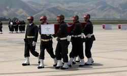 Şehit olan askerler için Yüksekova’da uğurlama töreni düzenlendi