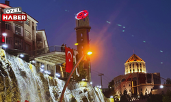 Ankara'nın en yüksek kulesi, Türk bayrağı renklerine büründü