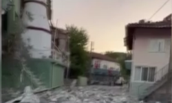 Balıkesir Sındırgı'da depremde zarar gören yapılar görüntülendi