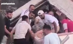 Balıkesir'deki deprem sonrası enkaz altından kurtarma anları kamerada