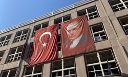 Binalar ve iş yerleri Türk bayraklarıyla donatıldı