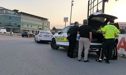 Çakarlı araçla havaya ateş açan maganda, ehliyetinden oldu