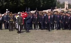 Cumhurbaşkanı Erdoğan, devlet erkanıyla Anıtkabir’de