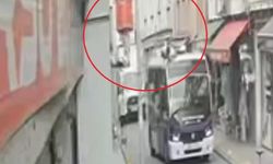 Kamera ayarı yaptığı sırada yoldan geçen dolmuşun üzerine düştü