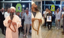 Düğün salonuna tabutla girdiler: Davetliler şok oldu!