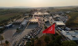 Gurbetçiler Türkiye’den ayrılırken uzun araç kuyrukları oluşturdu