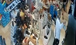 Kadın hırsız önce ayakkabı aldı, sonra çantayı poşete gizleyip kaçtı: O anlar kamerada