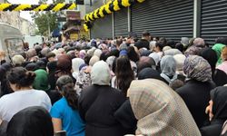 Mağaza açılışında yapılan indirim izdihama neden oldu