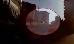 Mamak’ta taksi ile kamyonet çarpıştı: Kaza kameralara yansıdı