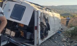 Tarım işçilerini taşıyan minibüs devrildi: Çok sayıda yaralı var