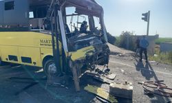 Halk otobüsü ile tır çarpıştı: 11 yaralı
