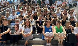 TBMM'de protesto: Eşi tarafından öldürülen kadın için oturma eylemi yapıldı