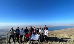 Türk bayrağı Hazarbaba Dağı zirvesinde dalgalandı