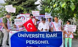 Üniversite İdari Personel Sendikası, Bakanlık önünde eylem yaptı