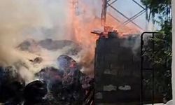 Elektrik kabloları nedeniyle odunluk alanda yangın başladı