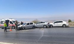Feci kazada 4 araç birbirine girdi: 9 yaralı