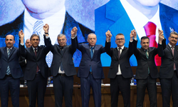 İki belediye daha AK Parti'ye geçti! Erdoğan rozetleri taktı
